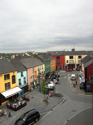 Sean's Bar von der Burg aus gesehen